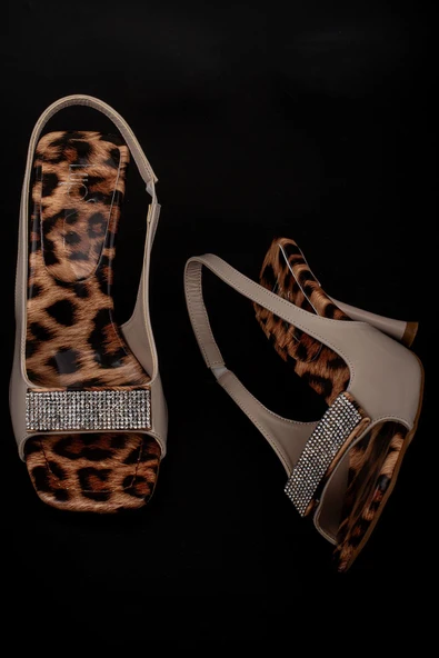 Trend Adımlar Krem Rugan Burnu Açık Leopar Taşlı Klasik Ayakkabı - Resim 5