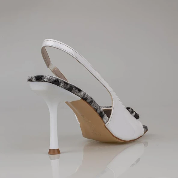 Trend Adımlar Beyaz Rugan Burnu Açık Leopar Taşlı Klasik Ayakkabı - Resim 4