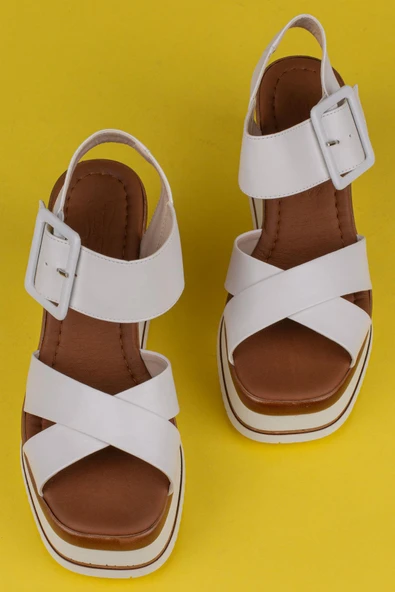 Trend Adımlar Beyaz Dolgu Topuk Kemerli Kadın Sandalet - Resim 5