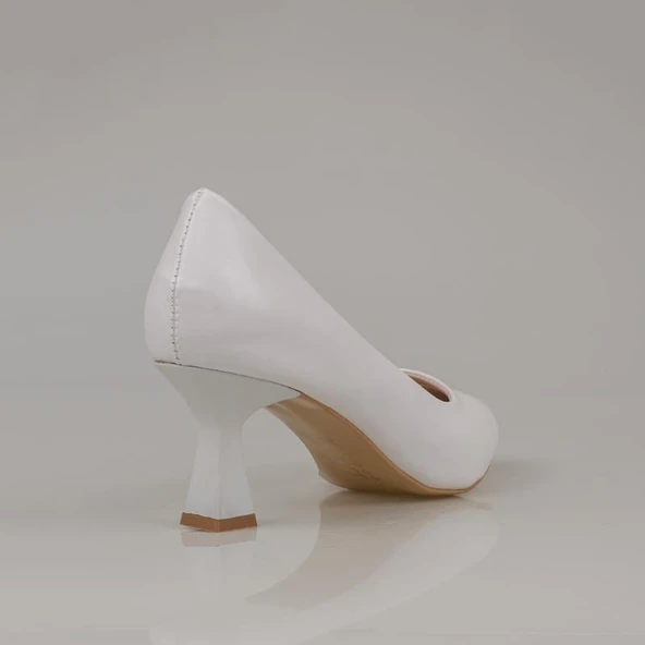 Trend Adımlar Beyaz Kadın Düz Klasik Orta Boy Topuk Ayakkabı - Resim 3
