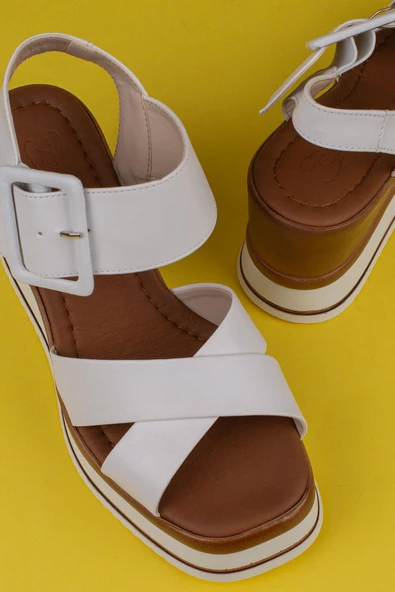 Trend Adımlar Beyaz Dolgu Topuk Kemerli Kadın Sandalet - Resim 6