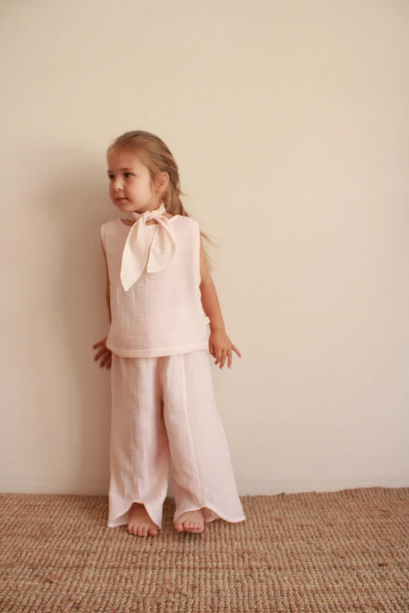 Fularlı Pembe Çizgili Çapraz Şerit Detaylı Müslin Takım ürün görseli