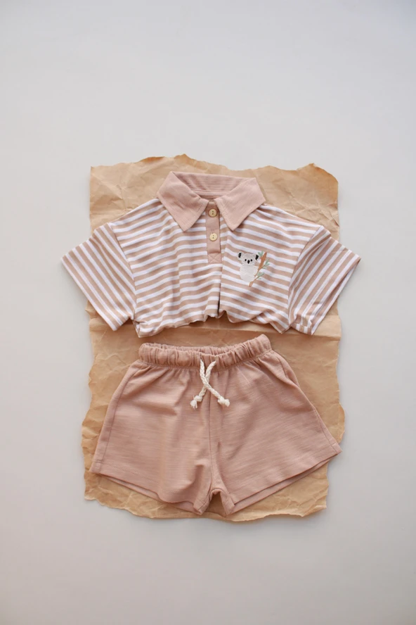 Koyu Bej Çizgili Koala Nakışlı Polo Yaka Şortlu Takım - Resim 2