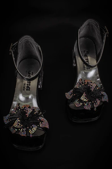 Trend Adımlar Siyah Kısa Topuklu Kemerli Kız Çocuk Klasik Ayakkabı - Resim 4