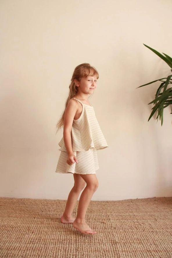 Siyah Çizgili Volanlı Kız Askılı ve Şort Takım - Resim 2