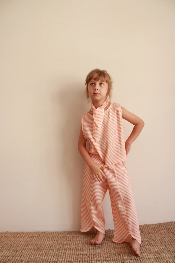 Fularlı Turuncu Çizgili Çapraz Şerit Detaylı Müslin Takım - Resim 6