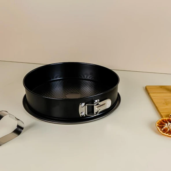 GUARDINI KELEPÇELİ KEK KALIBI 28 CM SİYAH ürün görseli 1