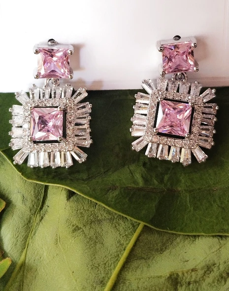 Monalisa Home Lüks Gösterişli  Figürlü Taşlı Küpe ürün görseli 1