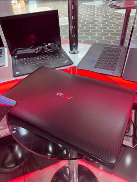 ASUS AMD A8 7410 8 GB RAM 128 GB SSD 300 GB HDD  M3320 - 2