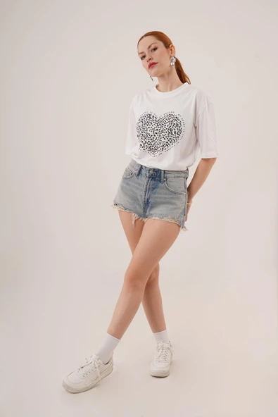 Kalp Baskılı Crop Beyaz Tişört - Resim 2