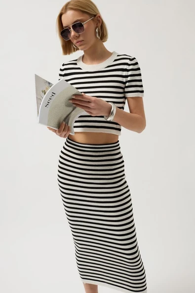 Çizgili Midi Dokulu Etek ürün görseli