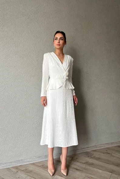 Ekru Pile Detaylı Kruvaze Elbise ürün görseli