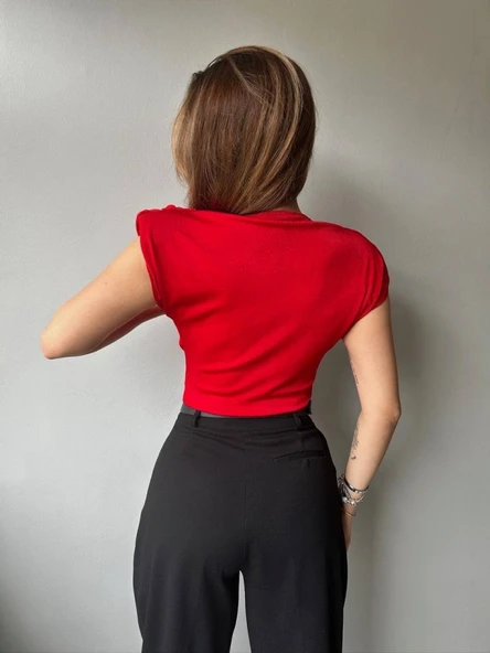 Kadın V Yaka Vatka Detay Kolsuz Dökümlü Bluz - Resim 5