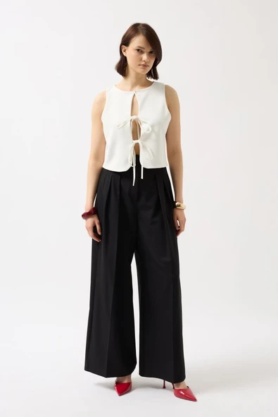 Bağcık Detay Dekolte Bluz - Resim 2