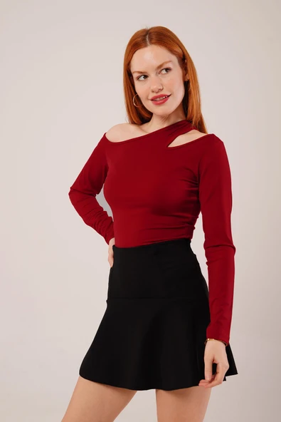 Omuz Dekolte Detaylı Bordo Bluz ürün görseli