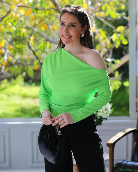 Kadın Kayık Yaka Dalgıç Kumaş Bluz ürün görseli