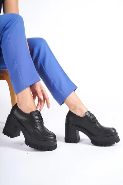 Capone Outfitters Yuvarlak Burunlu Bağcıklı Orta Topuklu Kadın Loafer - Resim 3