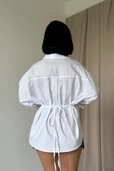 Beyaz Kapaklı Pileli Gömlek - Resim 3