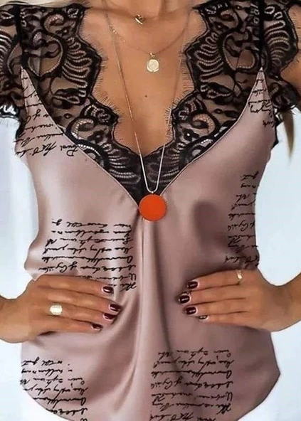 Kadın Mektup Desenli Dantel Detaylı Mikro Kumaş Bluz ürün görseli