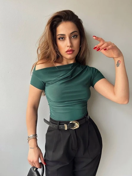 Kadın Sandy Kumaş Düşük Omuz Bluz ürün görseli