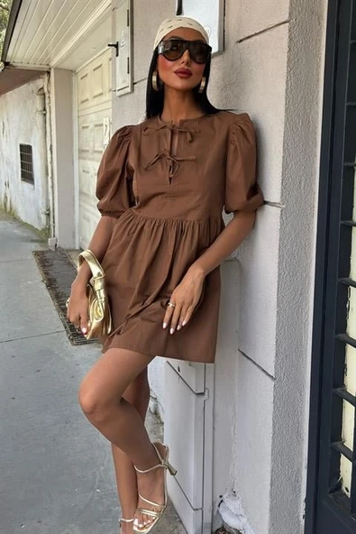 Önü Fiyonk Bağlamalı Ve Balon Kollu Elbise 2893 ürün görseli