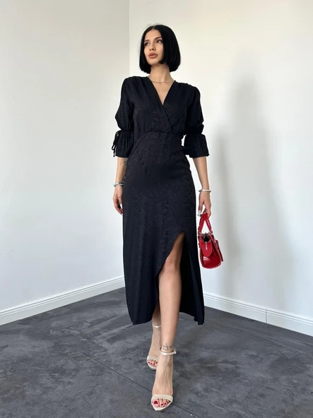 Siyah Yırtmaçlı Jakar Elbise ürün görseli