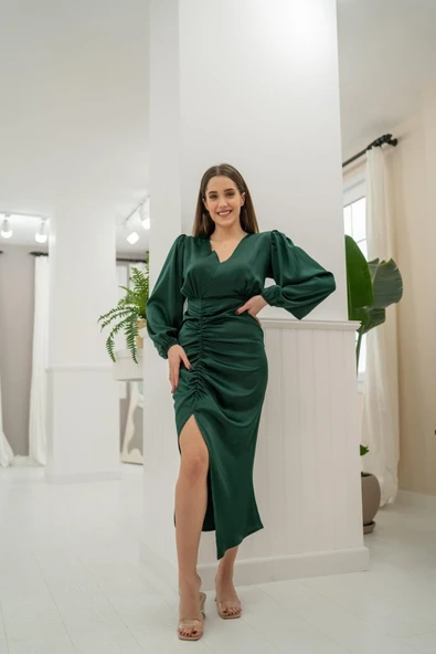 Zümrüt V Yaka Saten Elbise ürün görseli