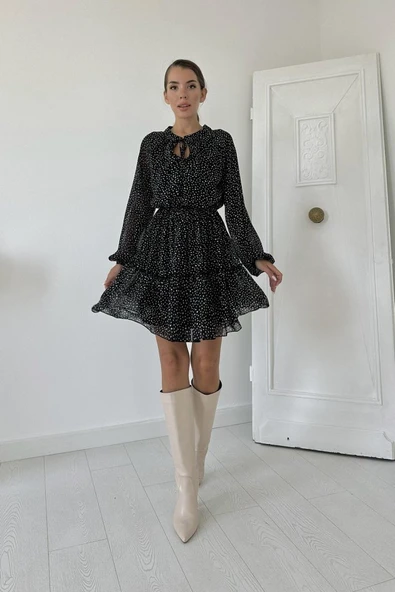 Siyah Eteği Katlı Puantiyeli Elbise - Resim 2