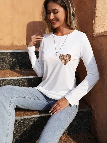 Kadın Uzun Kollu Bisiklet Yaka Kalp Desenli Bluz ürün görseli