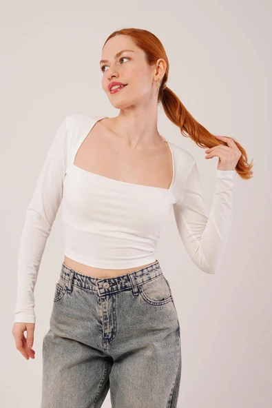 Kare Yaka Basic Beyaz Bluz ürün görseli