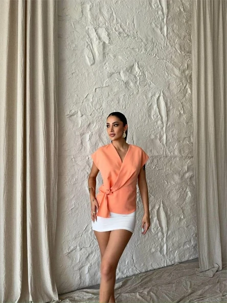 YANDAN BAĞLAMA DETAYLI KOLSUZ BLUZ - Somon - Resim 2