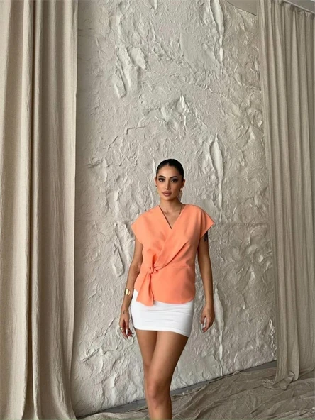 YANDAN BAĞLAMA DETAYLI KOLSUZ BLUZ - Somon ürün görseli