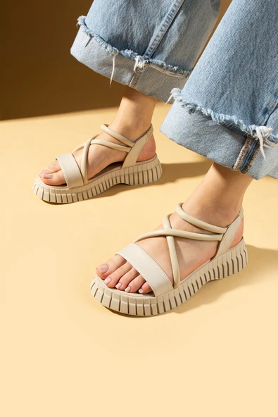 Yüksek Taban Tek Bant Lastikli Kadın Sandalet 031-412-24 - Resim 3