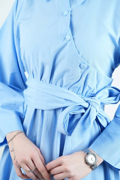 Tesettür Elbise Çapraz Düğmeli Dolama Kuşaklı Poplin Elbise Mavi - 5