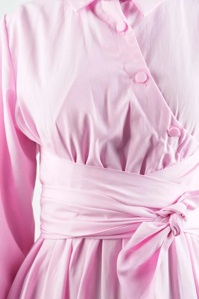 Tesettür Elbise Çapraz Düğmeli Dolama Kuşaklı Poplin Elbise Pembe - 5