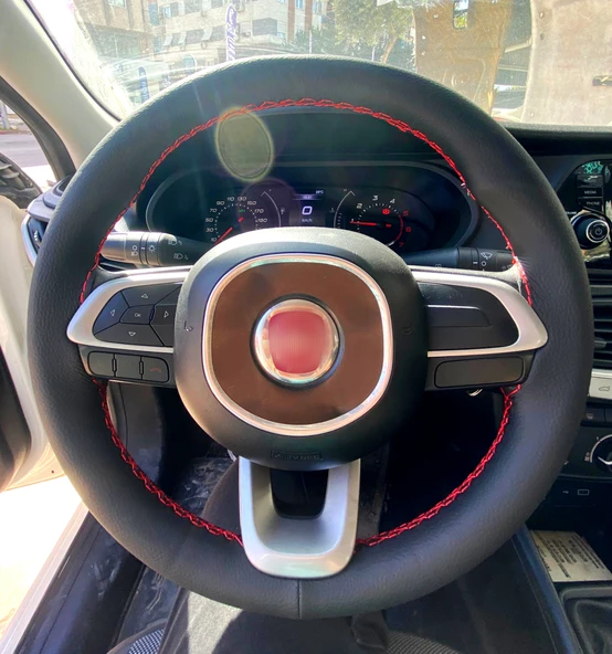 DİKİŞLİ DİREKSİYON KILIFI SİYAH DERİ KIRMIZI DİKİŞLİ FIAT EGEA İÇİN ürün görseli