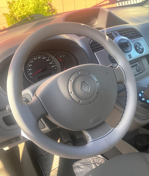 DİKİŞLİ DİREKSİYON KILIFI AÇIK GRİ DERİ SİYAH DİKİŞLİ RENO KANGO İÇİN ürün görseli