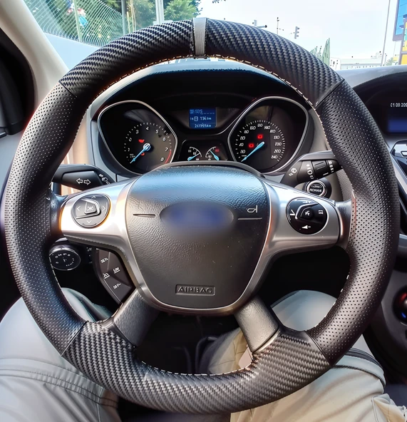 DİKİŞLİ DİREKSİYON KILIFI NOKTALI / KARBON DERİ GRİ YÜZÜK / DİKİŞ F.OR.D FOCUS 2012-13-14 İÇİN ürün görseli