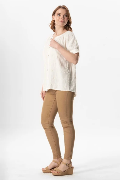 Kısa Kol V Yaka Venüs Düğmeli Müslin Yazlık Bluz Kırık Beyaz KrkByz 2XL-3XL Kırık Beyaz - Resim 5