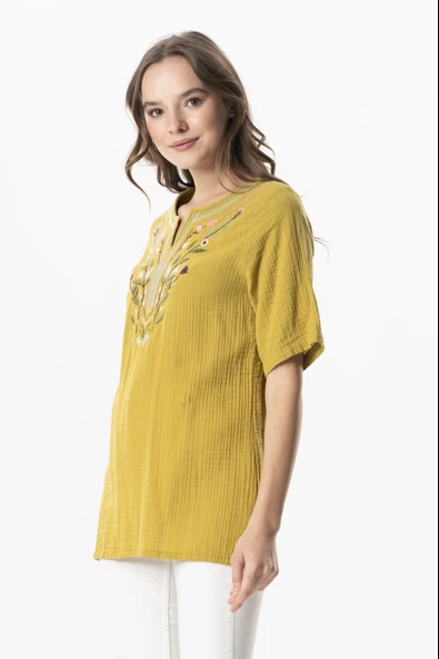 Kısa Kol Çiçek V Yaka Nakışlı Müslin Yazlık Bluz Yağ Yeşili Ygysl 2XL-3XL Yağ Yeşili - Resim 4