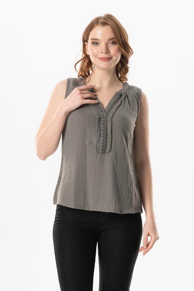 Kolsuz V Yaka Berrin Güpür Detaylı Müslin Yazlık Bluz Gri Gri 3XL Gri