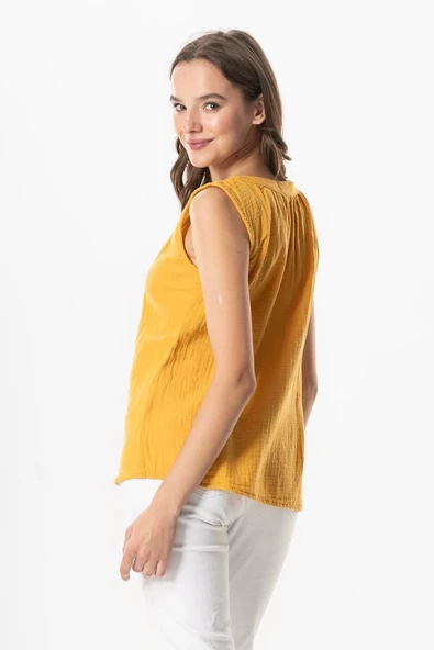 Kolsuz V Yaka Berrin Güpür Detaylı Müslin Yazlık Bluz Hardal Hrd L Hardal - Resim 4