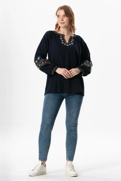 Uzun Kol Şile Bezi Gülruh V Yaka Nakışlı Bluz Lacivert Lcvt 2XL-3XL Lacivert - Resim 5