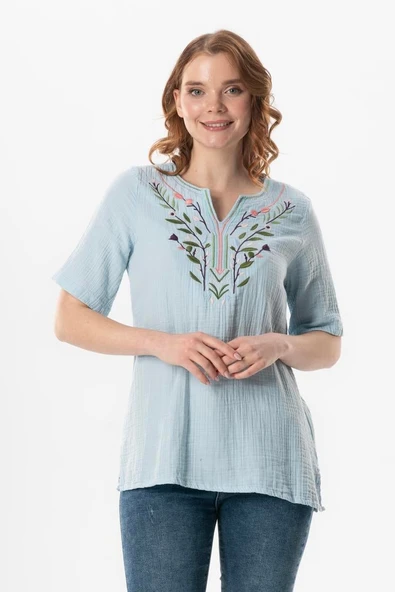 Kısa Kol Çiçek V Yaka Nakışlı Müslin Yazlık Bluz Buz Mavi Bmv 2XL-3XL Buz Mavi ürün görseli