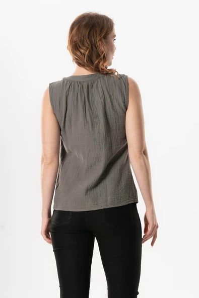 Kolsuz V Yaka Berrin Güpür Detaylı Müslin Yazlık Bluz Gri Gri M Gri - Resim 2