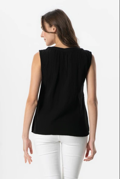 Kolsuz V Yaka Berrin Güpür Detaylı Müslin Yazlık Bluz Siyah Syh L Siyah - Resim 2
