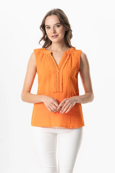 Kolsuz V Yaka Berrin Güpür Detaylı Müslin Yazlık Bluz Turuncu Trnc L Turuncu ürün görseli