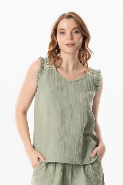 Kolsuz Fırfır Detaylı Duru Oval Yaka Müslin Yazlık Bluz Zeytin Yeşili Zytnysl XS Zeytin Yeşili ürün görseli