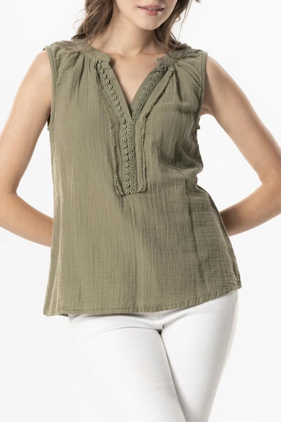 Kolsuz V Yaka Berrin Güpür Detaylı Müslin Yazlık Bluz Haki Hk M Haki - Resim 3