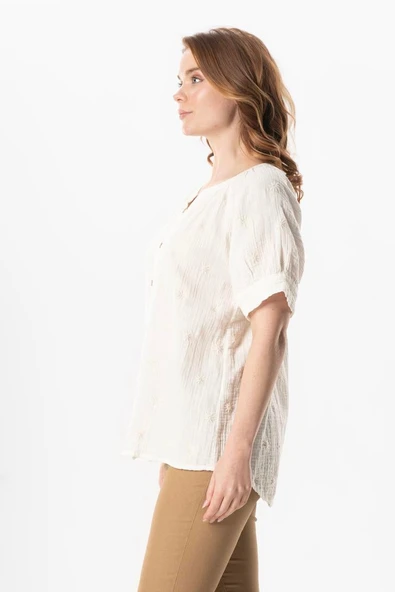 Kısa Kol V Yaka Venüs Düğmeli Müslin Yazlık Bluz Kırık Beyaz KrkByz 2XL-3XL Kırık Beyaz - Resim 3
